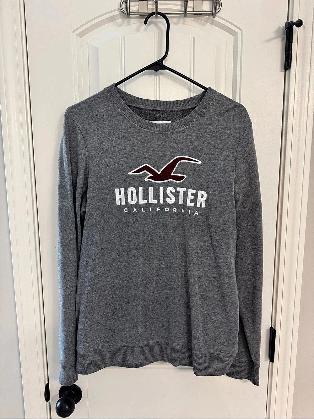 Hollister Women’s Gray Long Sleeve Logo Sweatshirt